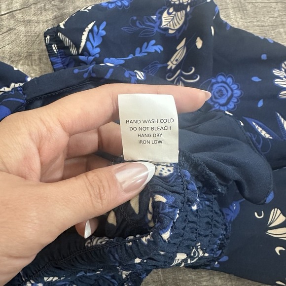 Sienna Sky Smocked Puff Sleeve Crop Top Women's Size Medium Blue Floral‎ NWT - Picture 6 of 7